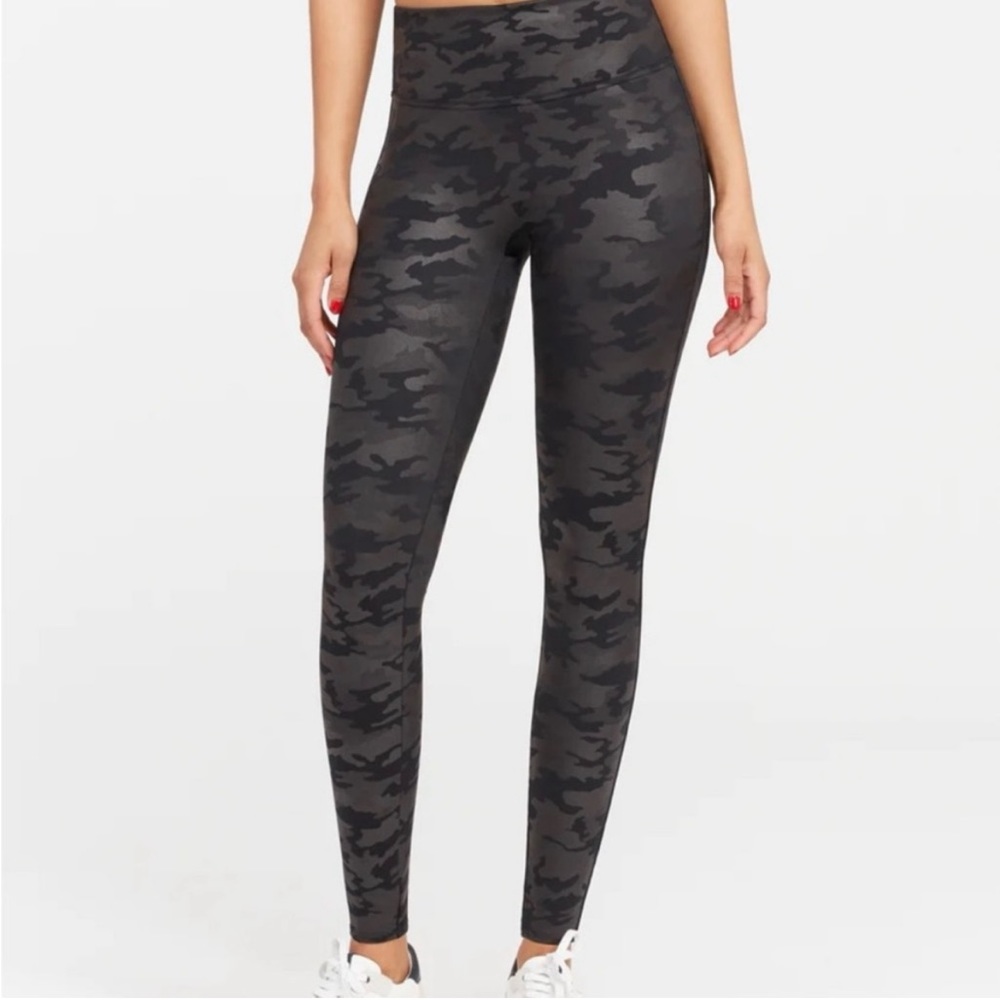 Spanx Faux Leather High Glosss Camo Leggings Medium